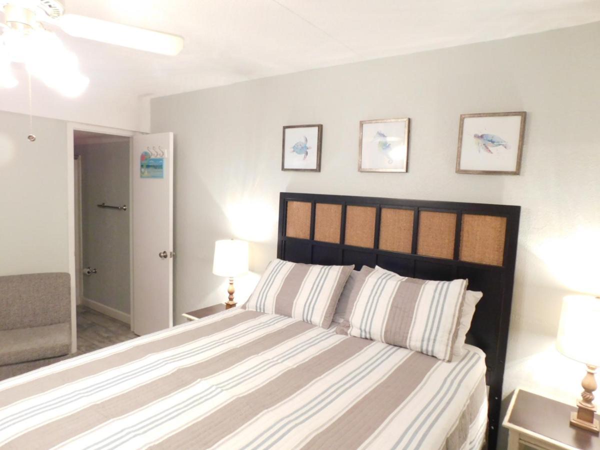 Budget Friendly Condo Perfect For A Romantic Getaway Within Walking Distance To The Beach! Gulf Shores Exteriör bild